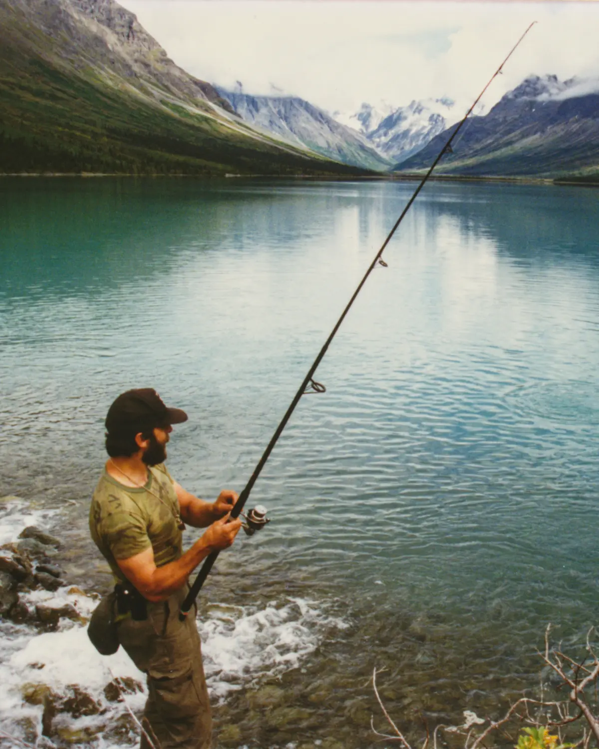 Horst Betten beim Angeln an einem See in Alaska